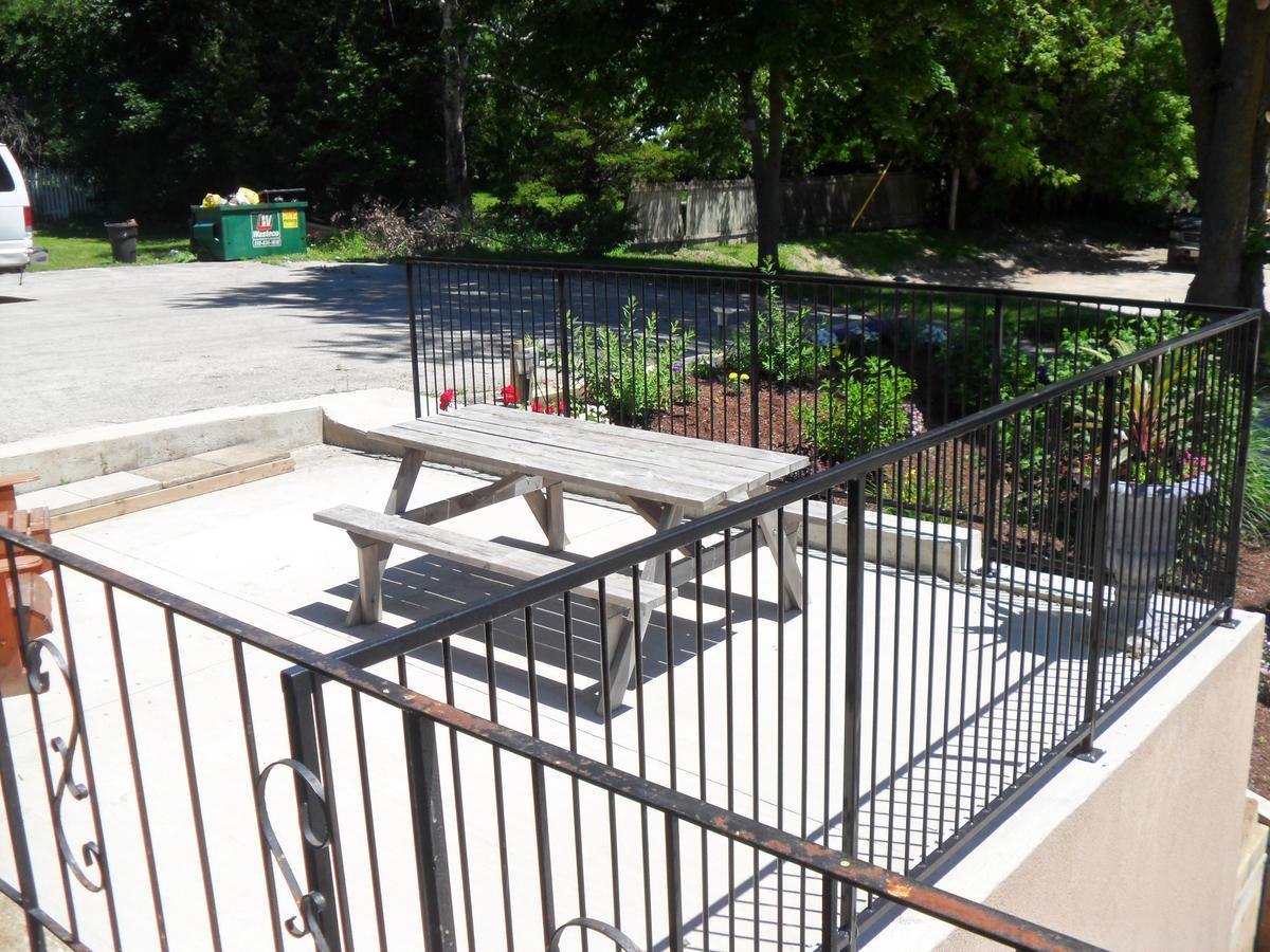 Forest Plaza Motel Mount Forest Luaran gambar